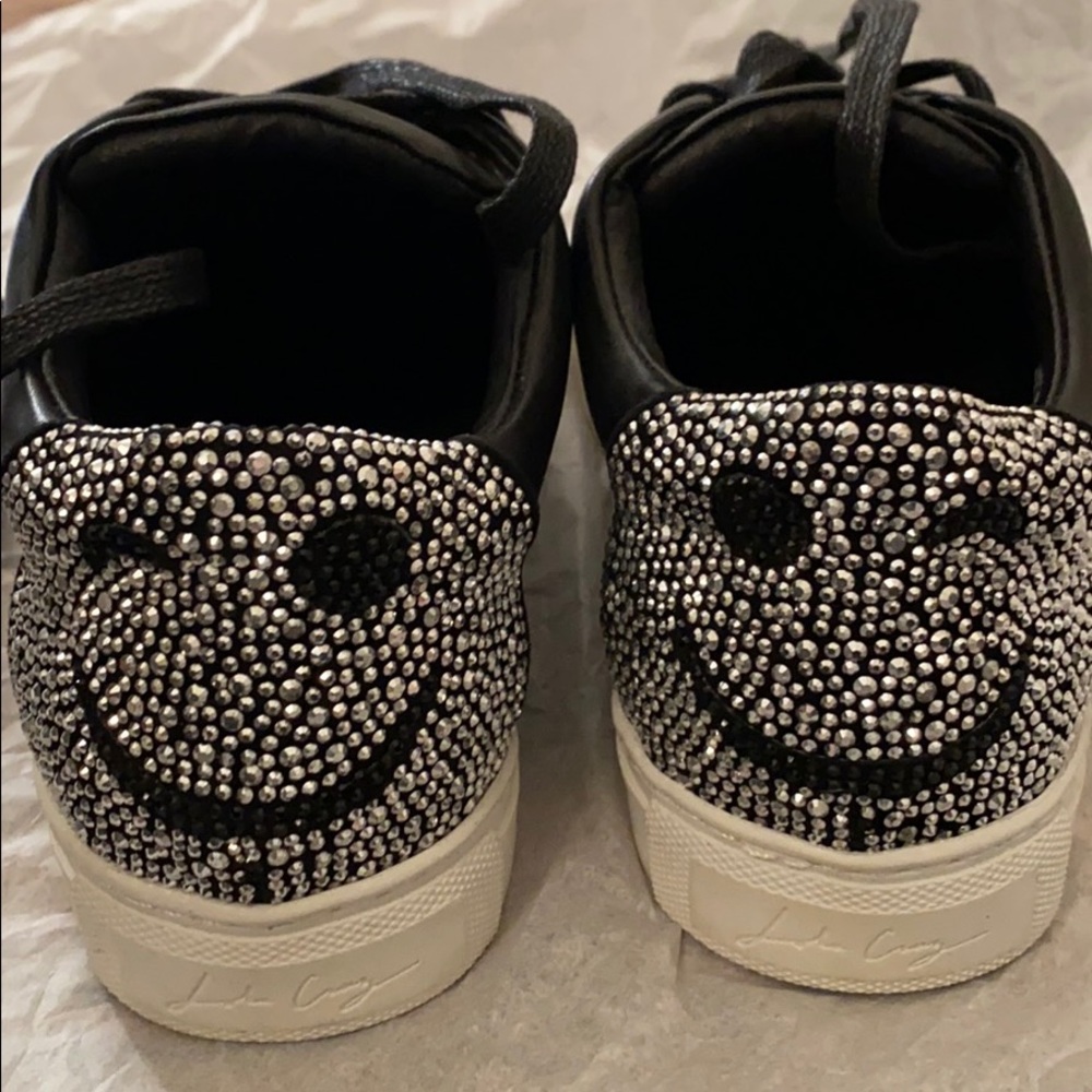 NEW Lola Cruz black leather silver wink sneakers